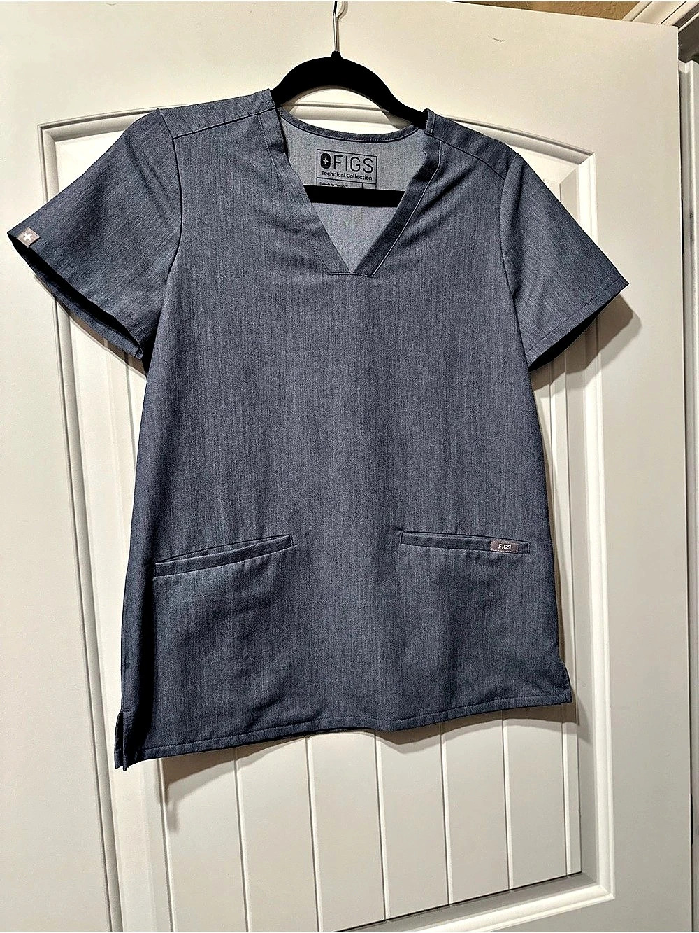 FIGS Catarina One-Pocket Scrub Top V-Neck Like New